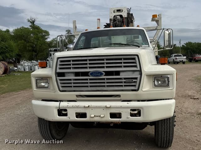 Image of Ford F-800 equipment image 1