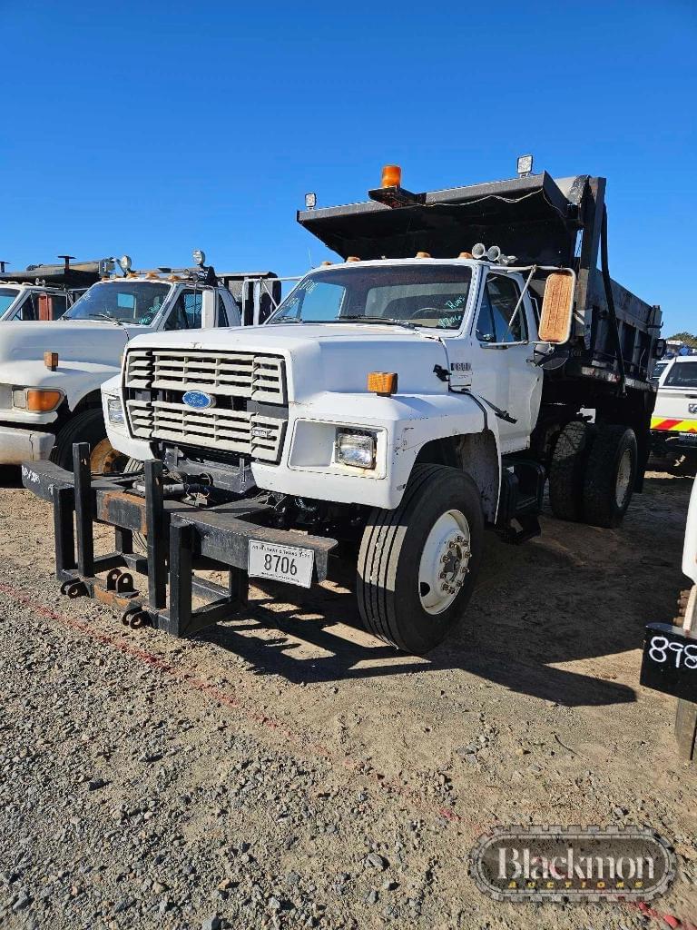 Image of Ford F-800 Primary image