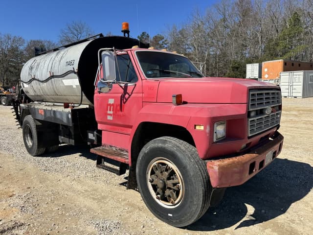 Image of Ford F-800 equipment image 2
