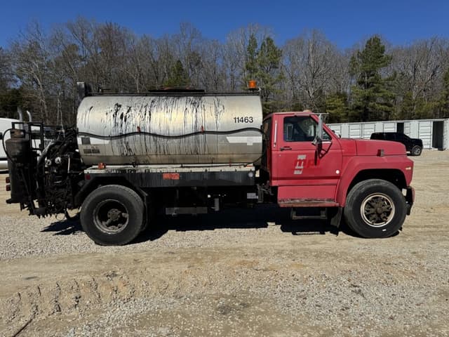 Image of Ford F-800 equipment image 3