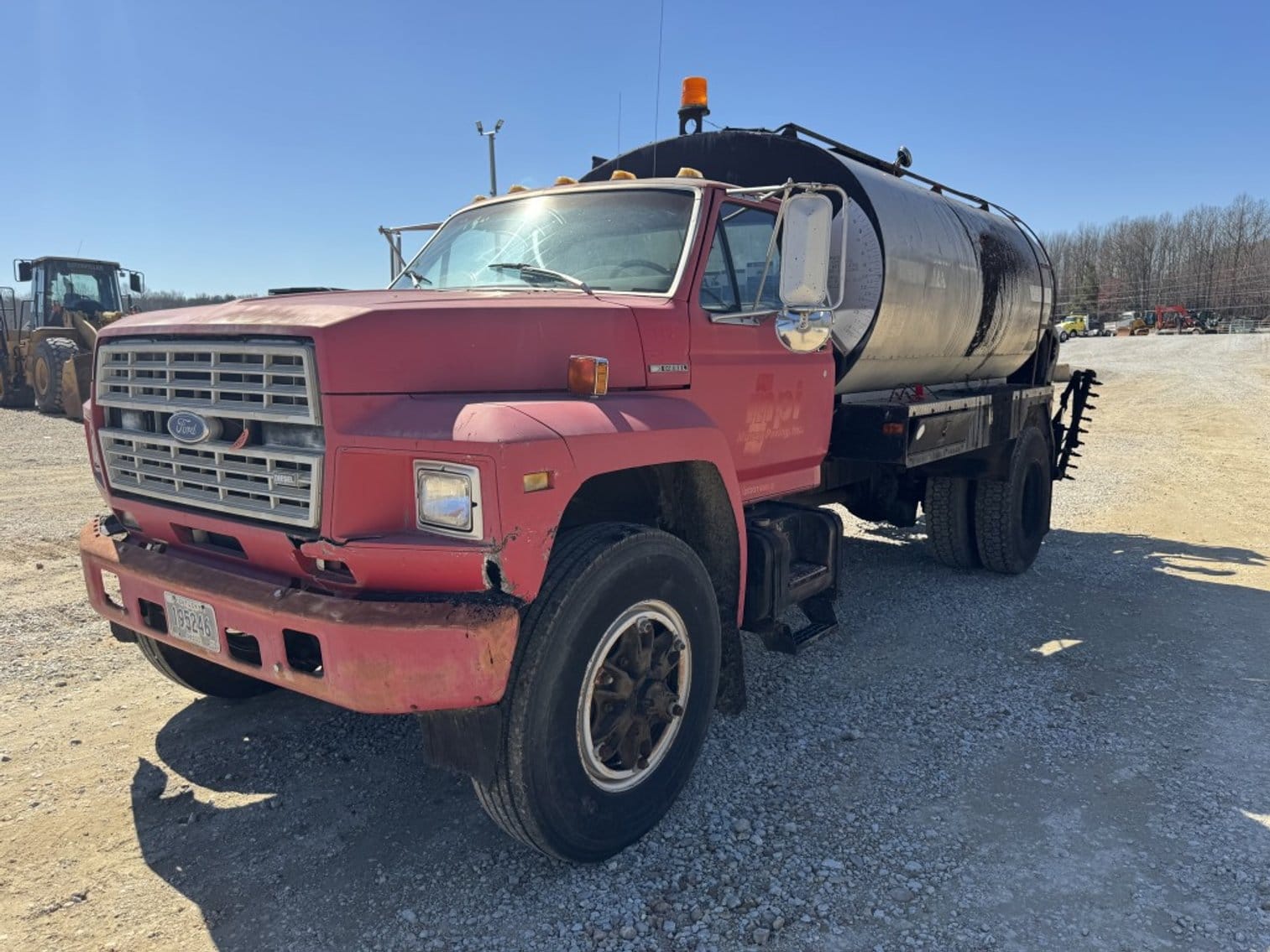 1991 Ford F-800 Equipment Image0