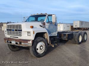 1991 Ford F-900 Image