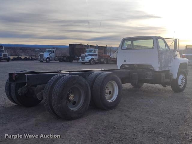 Image of Ford F-900 equipment image 4