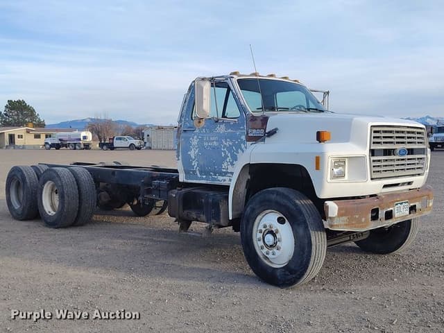 Image of Ford F-900 equipment image 2