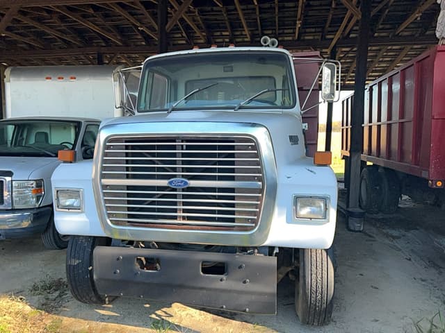 Image of Ford L8000 equipment image 1