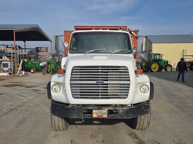 Image of Ford F-8000 equipment image 2