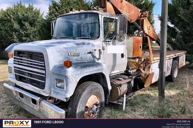 Image of Ford L8000 equipment image 2
