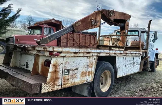 Image of Ford L8000 equipment image 3