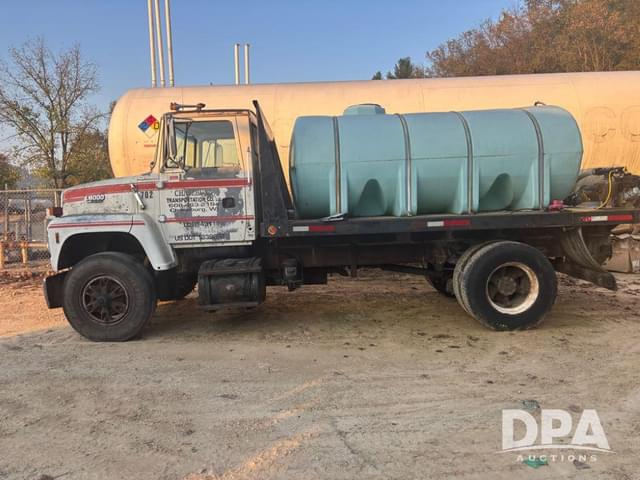 Image of Ford L8000 equipment image 2