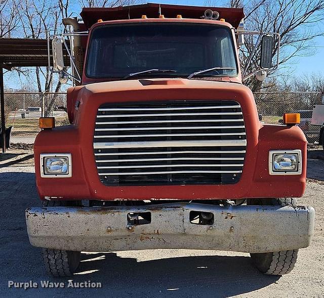 Image of Ford L8000 equipment image 1