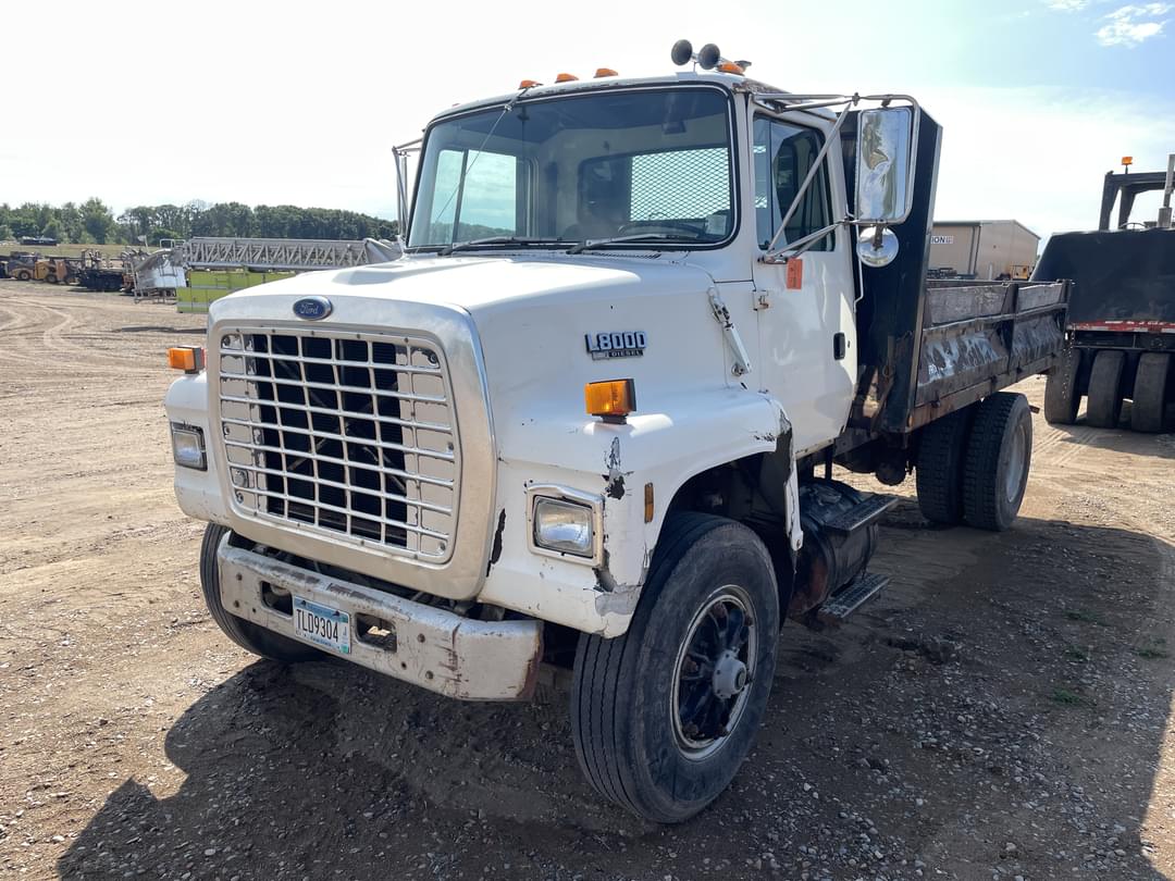 Image of Ford L8000 Primary image