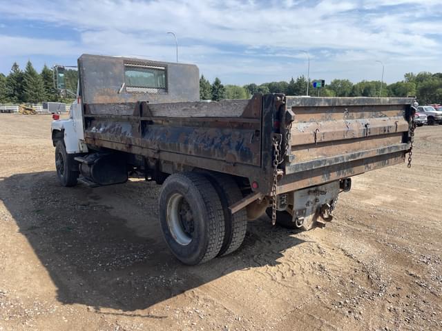 Image of Ford L8000 equipment image 2