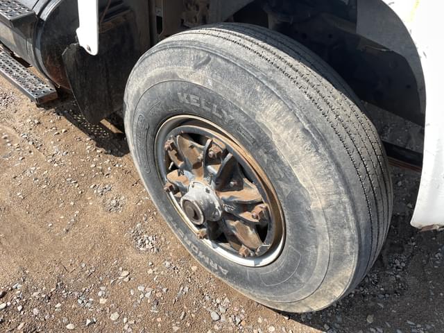 Image of Ford L8000 equipment image 4