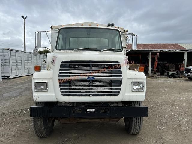 Image of Ford L8000 equipment image 1