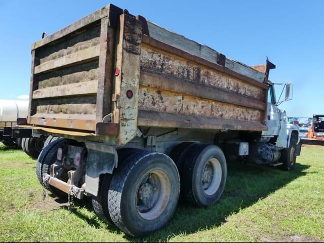 Image of Ford L8000 equipment image 2
