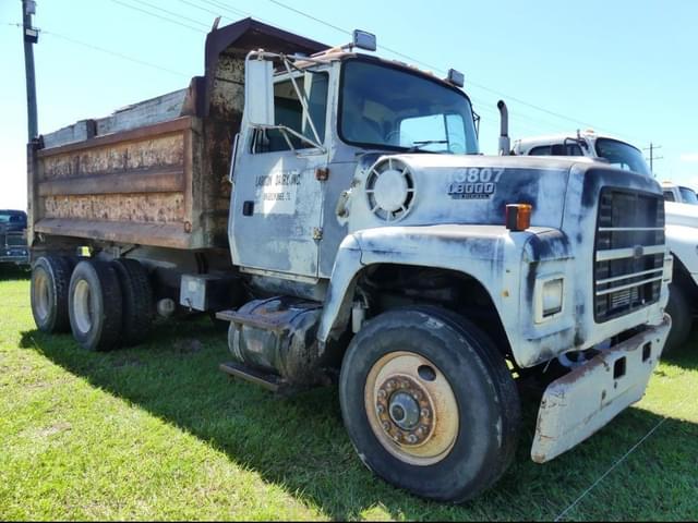 Image of Ford L8000 equipment image 1