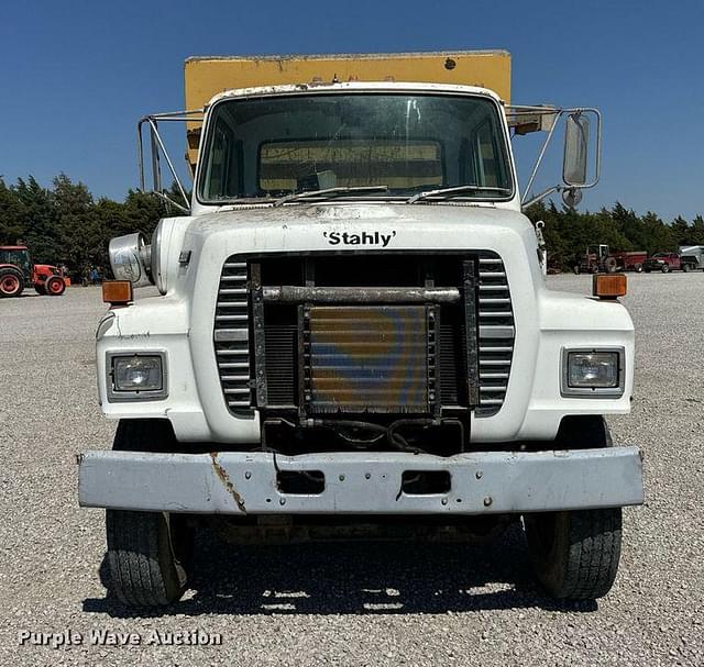 Image of Ford L8000 equipment image 1