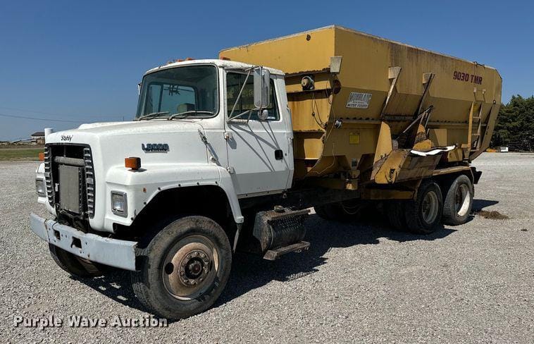 Main image Ford L8000