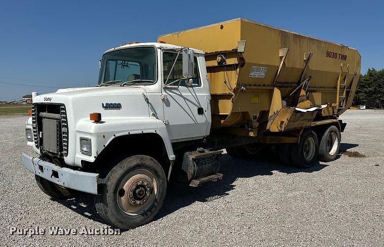 Image of Ford L8000 Primary image