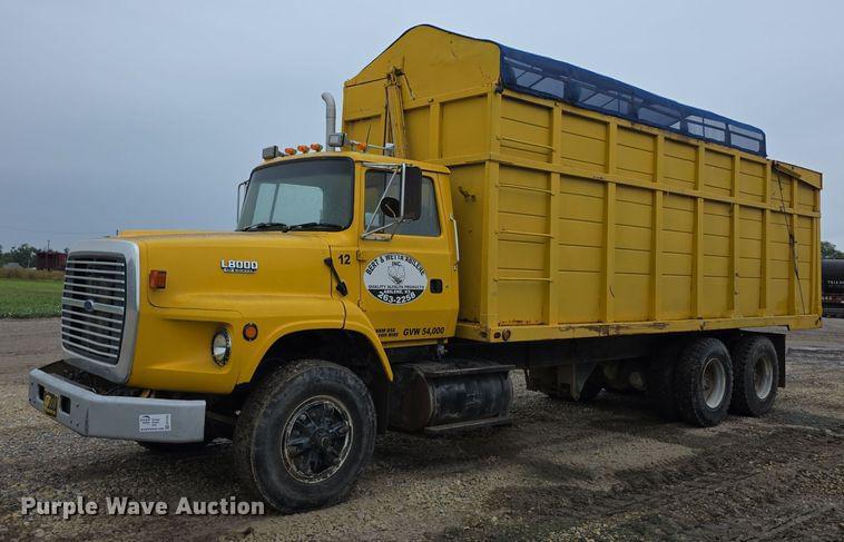 Image of Ford L8000 Primary image
