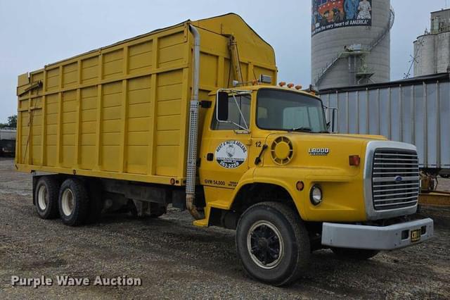 Image of Ford L8000 equipment image 2