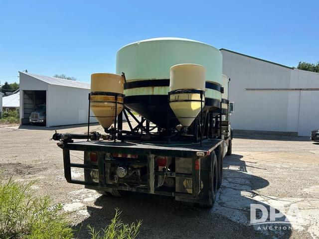 Image of Ford L8000 equipment image 4