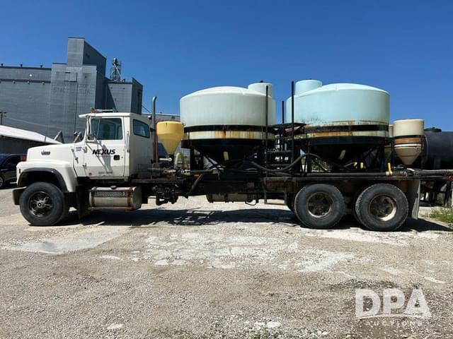 Image of Ford L8000 equipment image 2