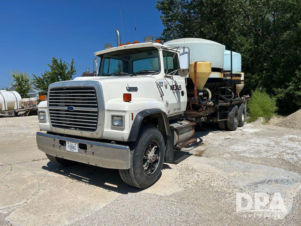 Image of Ford L8000 Primary image