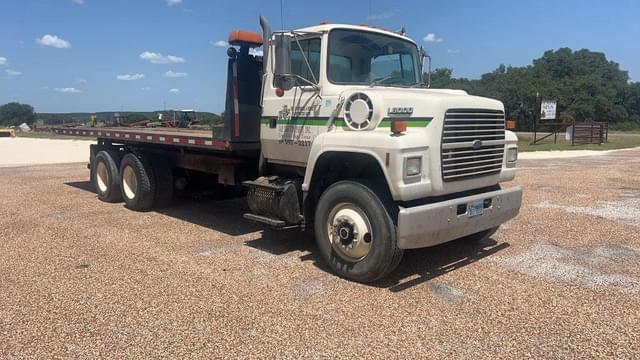 Image of Ford L8000 equipment image 3