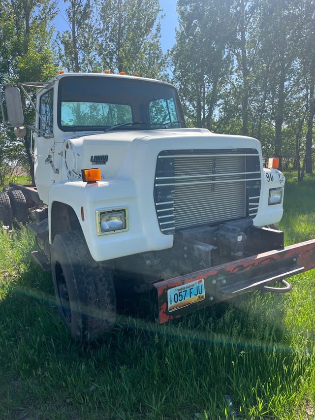 Image of Ford L8000 equipment image 1