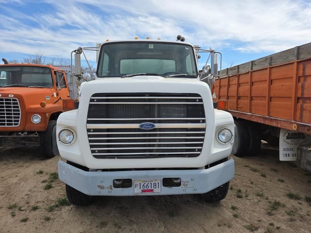 Image of Ford L8000 equipment image 2