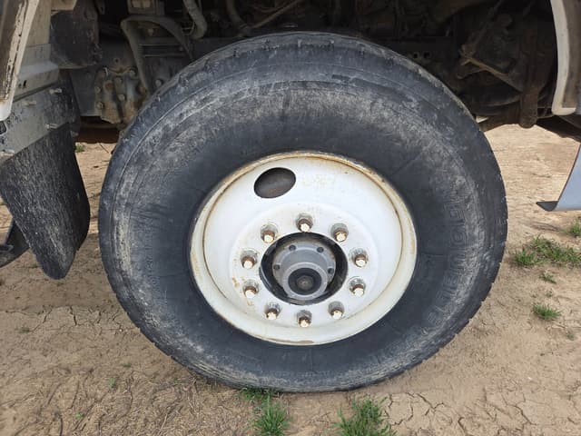 Image of Ford L8000 equipment image 4