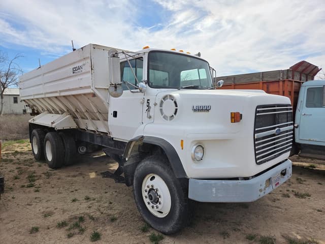Image of Ford L8000 equipment image 1