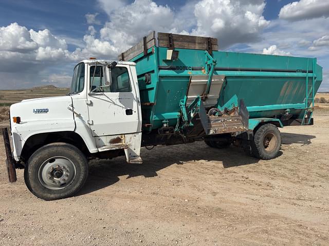 Image of Ford L8000 equipment image 3