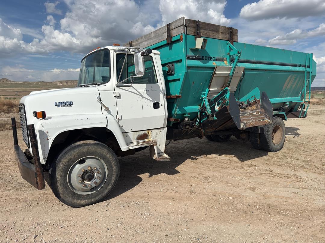 Image of Ford L8000 Primary image