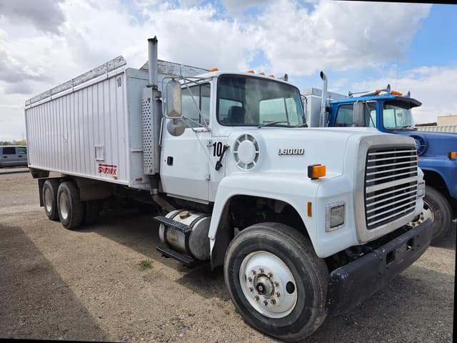 Image of Ford L9000 equipment image 1
