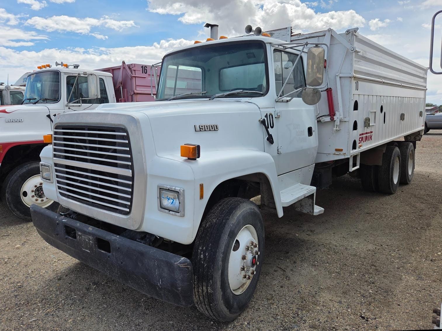1991 Ford L9000 Equipment Image0