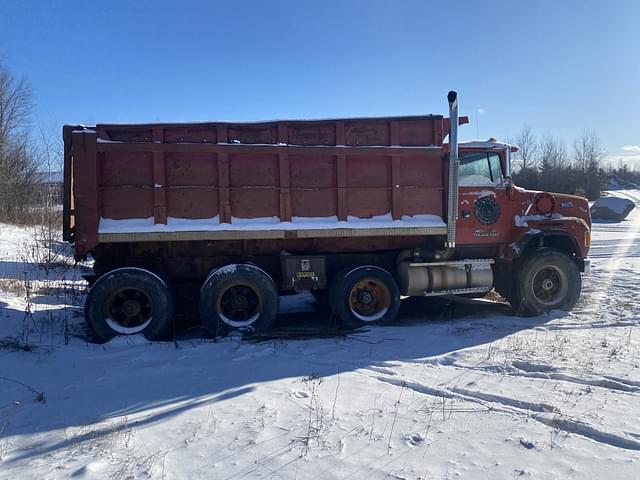 Image of Ford L9000 equipment image 4