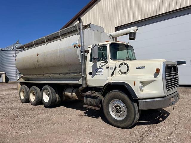 Image of Ford L9000 equipment image 1
