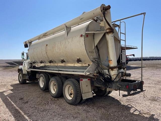 Image of Ford L9000 equipment image 3