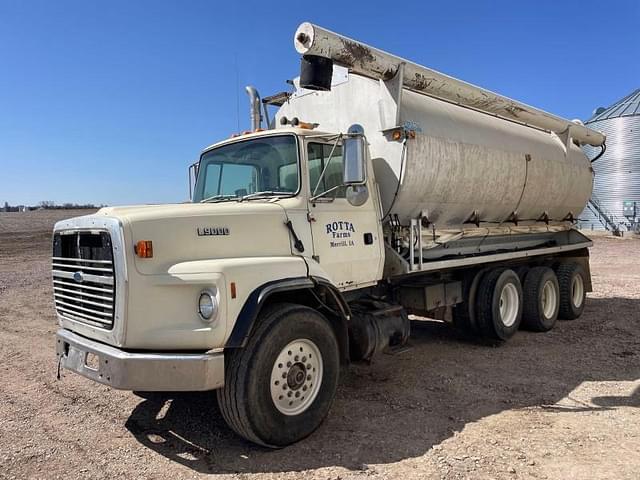 Image of Ford L9000 equipment image 2