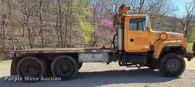 Image of Ford L9000 equipment image 3