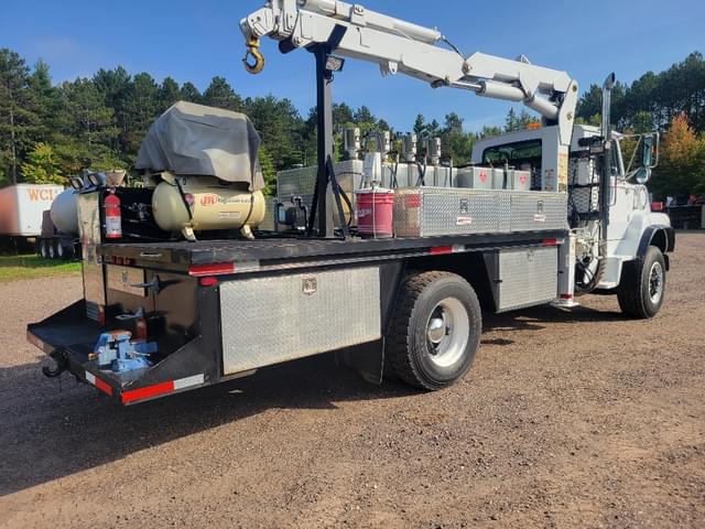 Image of Ford L9000 equipment image 2