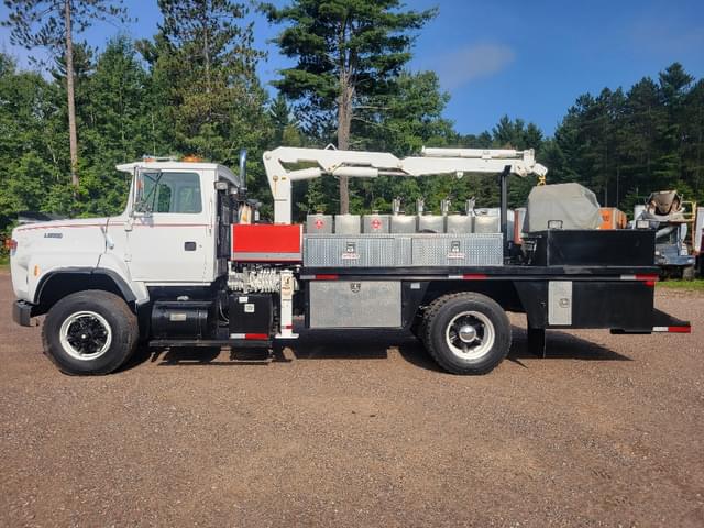 Image of Ford L9000 equipment image 4