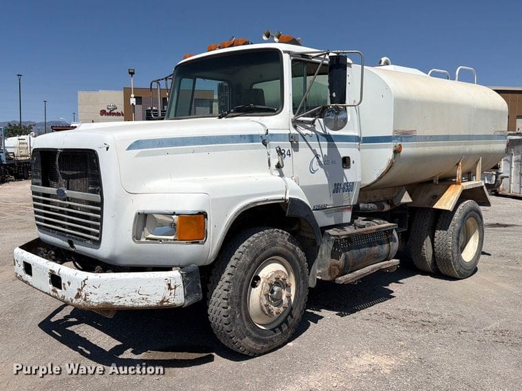 1991 Ford LA8000 Equipment Image0