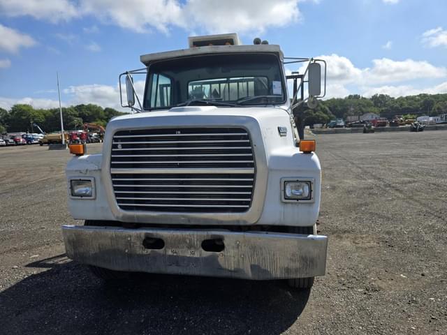Image of Ford F-8000 equipment image 1