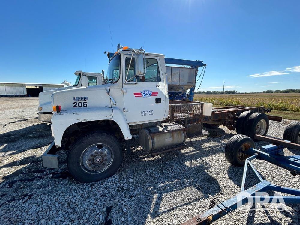 Main image Ford L8000