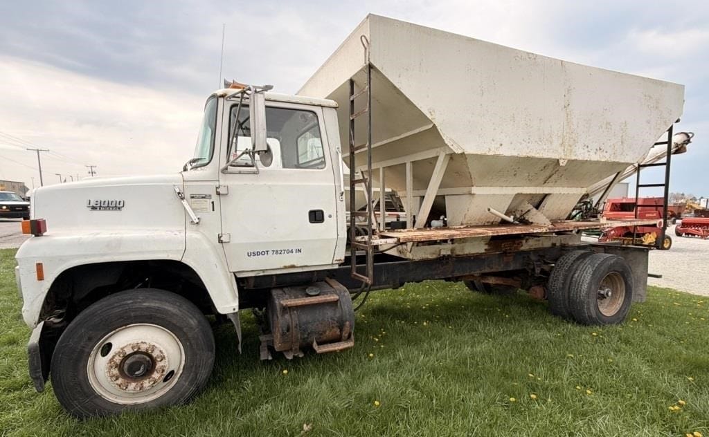 1991 Ford L8000 Equipment Image0