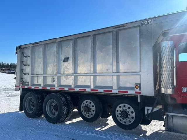 Image of Freightliner FLD equipment image 1