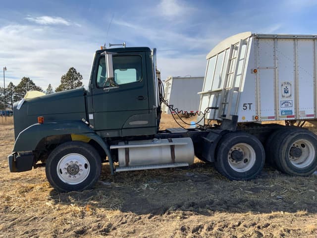 Image of Freightliner FL112 equipment image 3